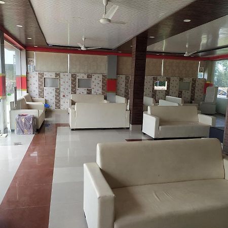 Oyo 82476 Royal Garden גאזיאבאד מראה חיצוני תמונה